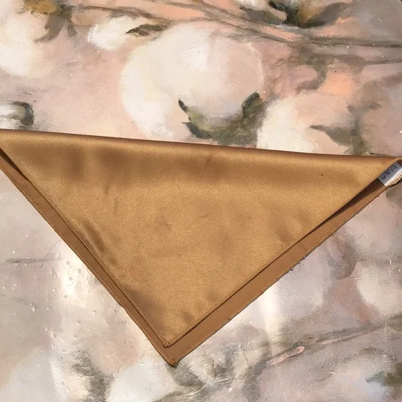 Gold pocket square - Picture 3 of 7